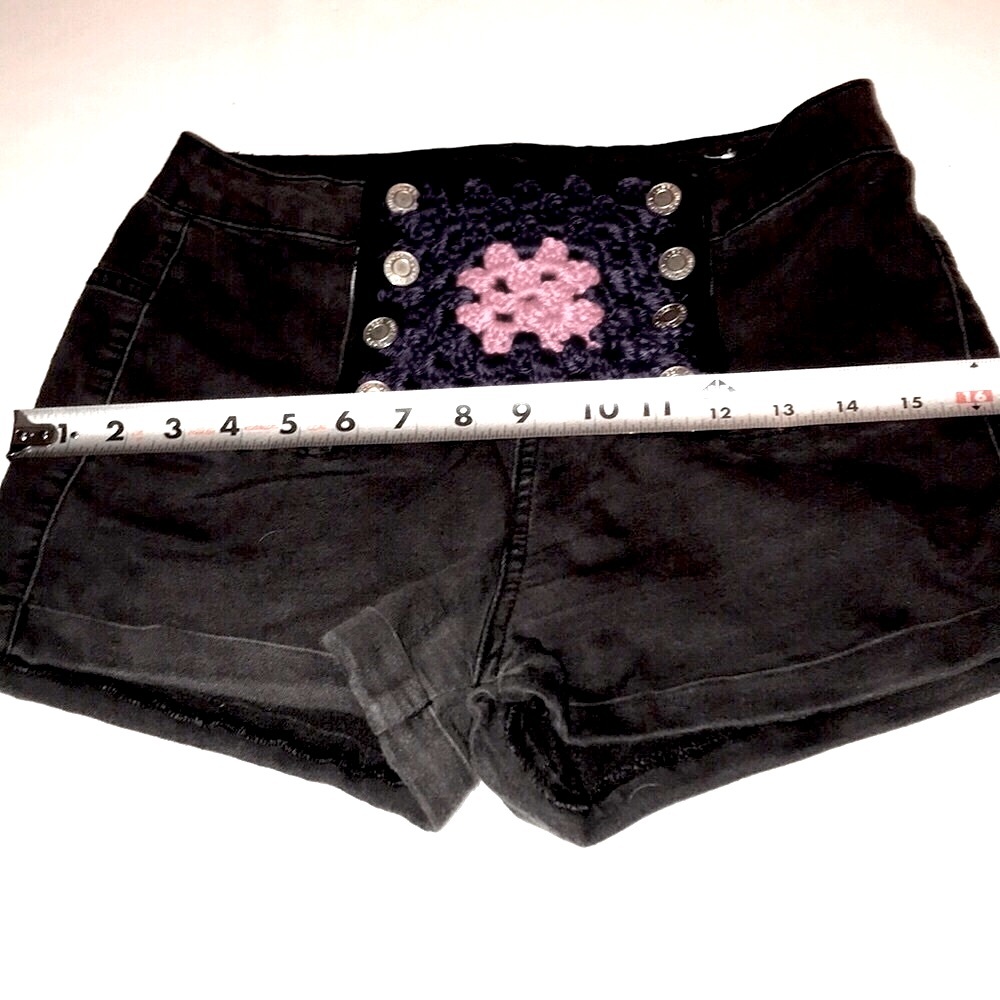 Women’s/Girl’s UPCYCLED HAND CRAFTED & CROCHETED RUE 21 Sz 7/8 Crochet Shorts - Picture 5 of 11